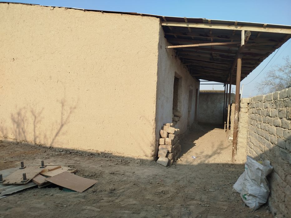 Уй жой сотилади.