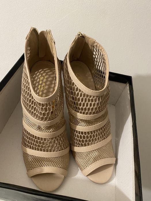 Обувки на ток с мрежичка