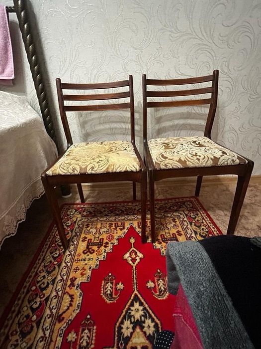 Продам стульчики разное цвета