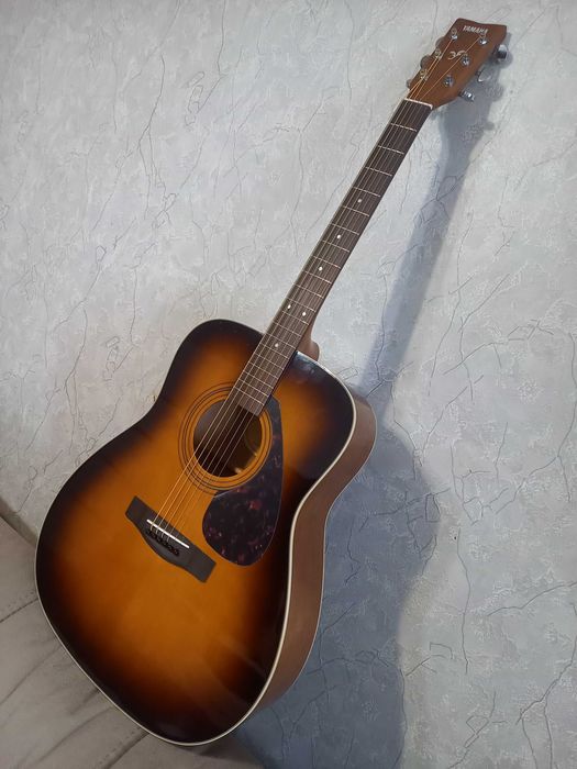 Гитара YAMAHA F370 TBS. Чехол универсальный. Струны.