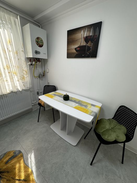 Vand ap. 2 camere, parter, impecabil, la cheie