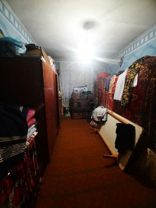 Denov tuman . Shoxbekatda uy sotiladi.