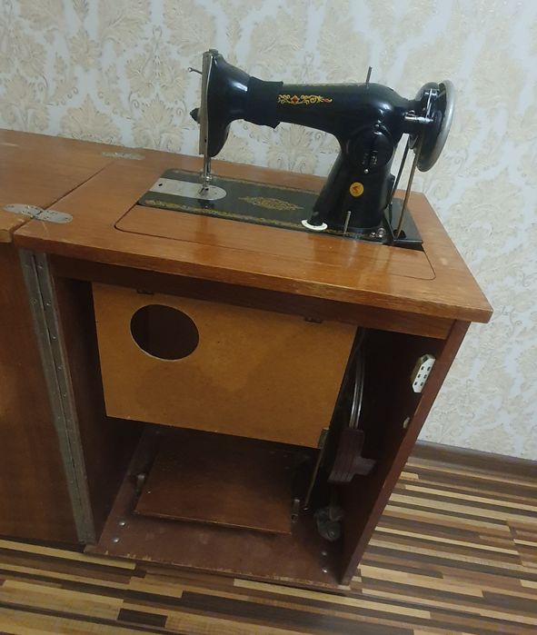 Продам швейную машинку