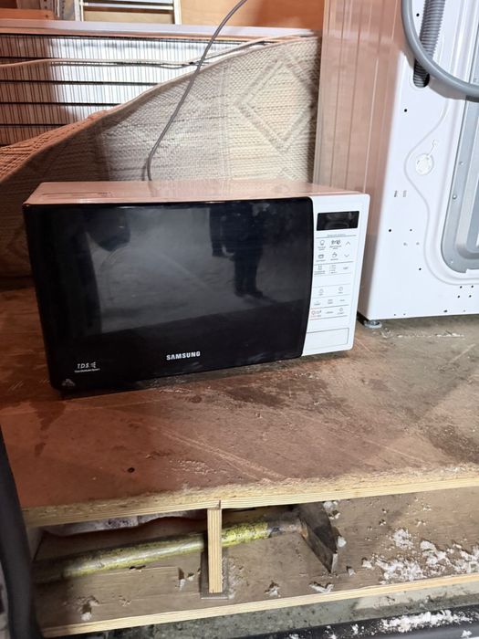 Продам микроволновкю печь