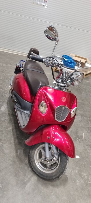Vând scuter retro impecabil,primul propietar de nou