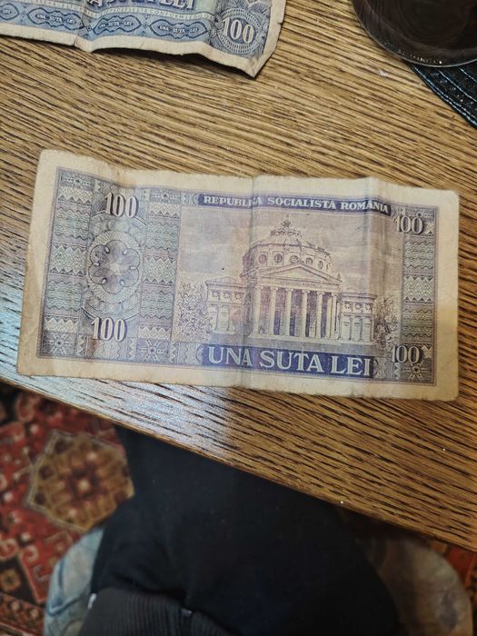 Vand bacnote una 100 lei