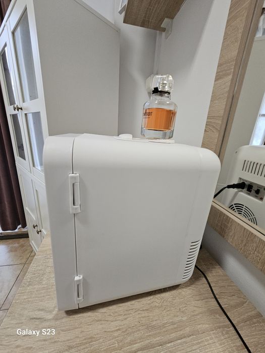 Mini frigider nou cosmetice 100 lei