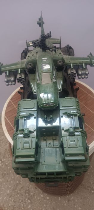 Продам машинку в комплекте с вертолетом