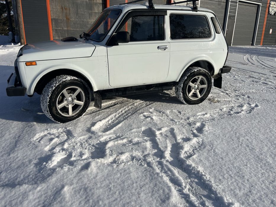 Продам ниву 2121.