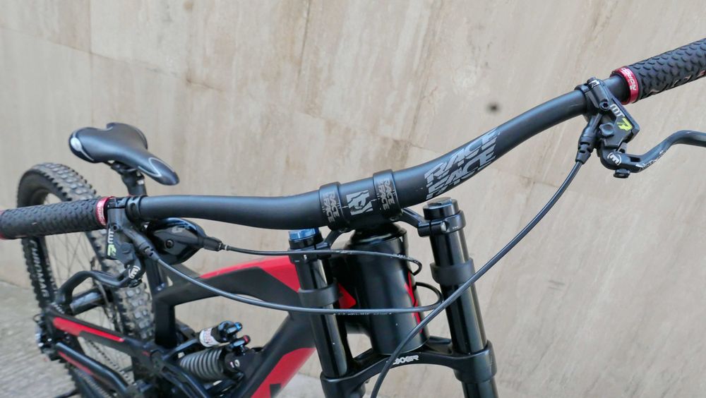YT Tues AL, Downhill, L, 27.5 цола, RockShox Boxxer RC 200 мм, Vivid R2C, SRAM GX DH 1x7, Magura MT7