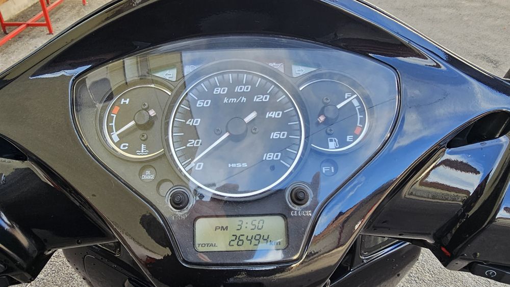 Продавам скутер Honda SH 300i