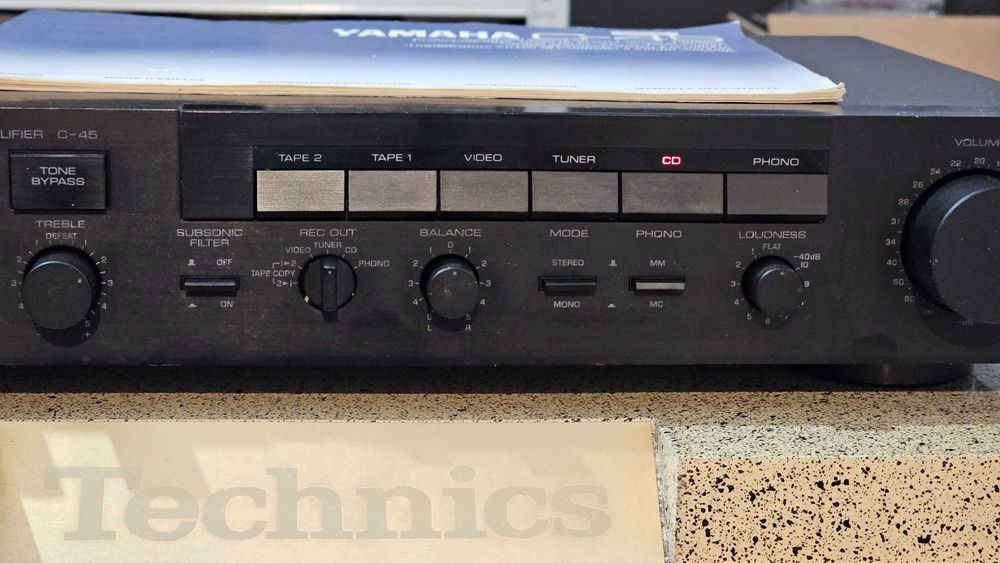 Preamplificator Technics SU-C800 Reference sau preamplificator Yamaha