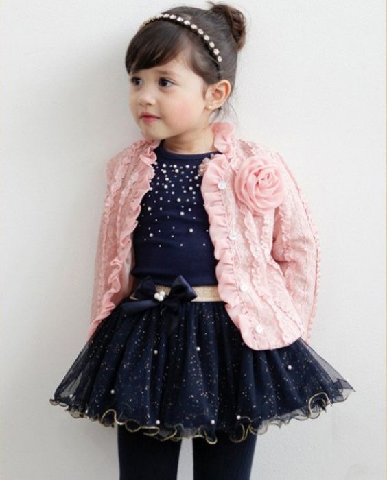 Compleu 3 piese /costum tricou+bluza nasturi+fusta tutu+ brosa