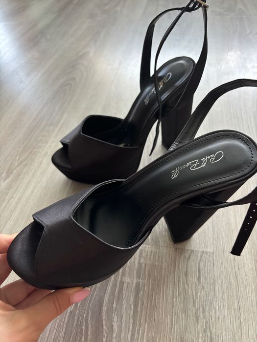 Дамски обувки на ток от сатен