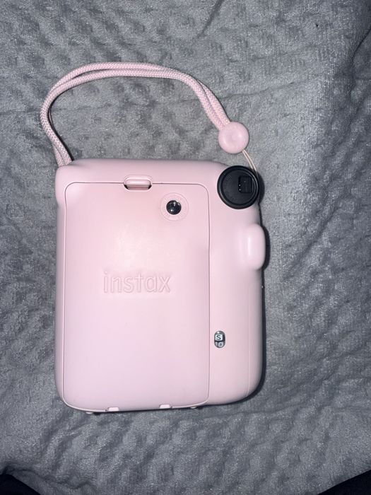 Продам instax mini 12
