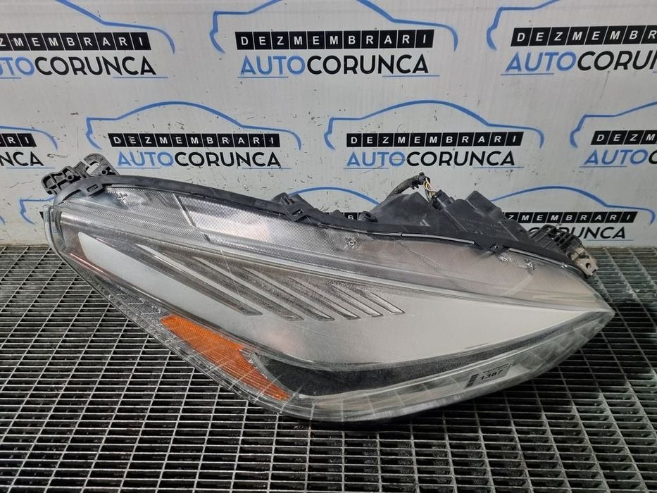 Far Dreapta Ford Kuga II Facelift 2016 - 2019 SUV 4 Usi (1387) Fara xenon