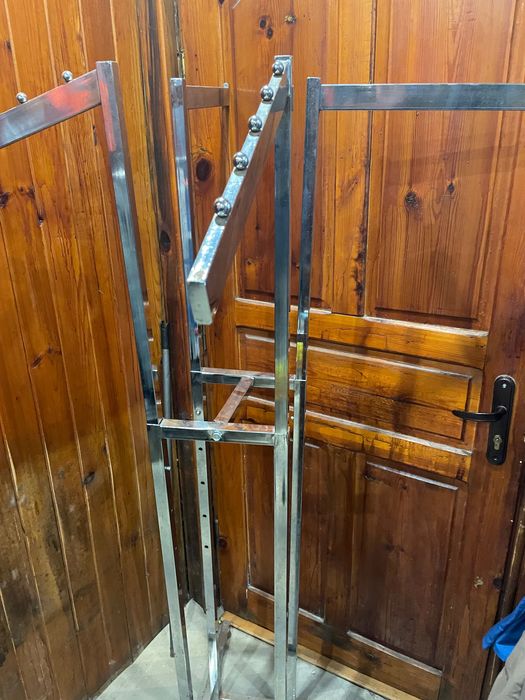 Закачалка за дрехи колани