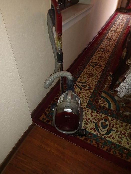 Продается пылесос марки LG