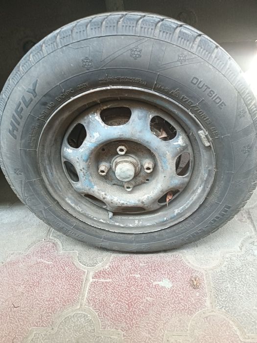 Продам резину лепучку 175/70/13R