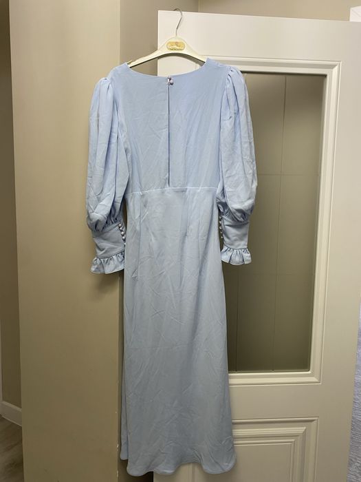 Красивое платье голубого цвета