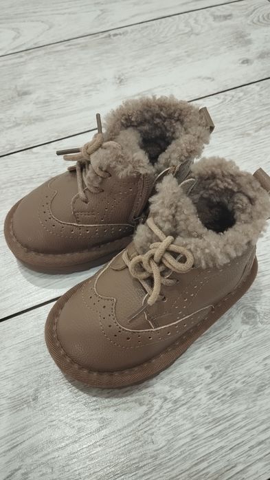 Продам зимние ботинки