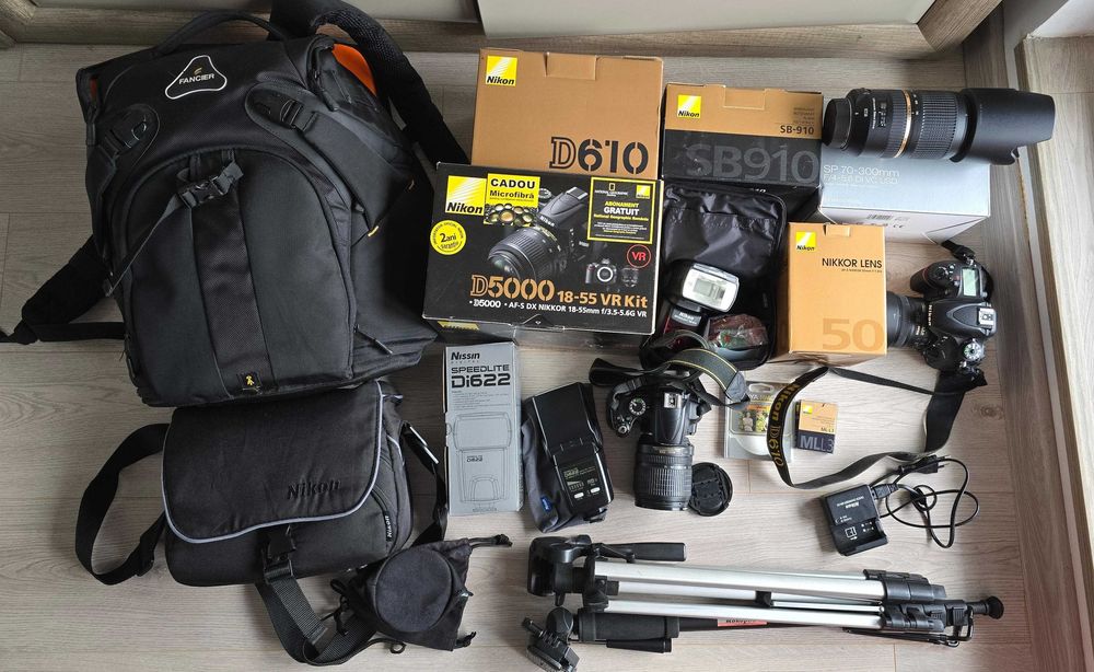 Nikon D610, obiective Tamron 70-300 mm, Nikkor AF-S 18-105 mm, Nikkor AF-S 50mm, blitzuri Nikon SB-910, Nissin Speedlite Di622  + accesorii