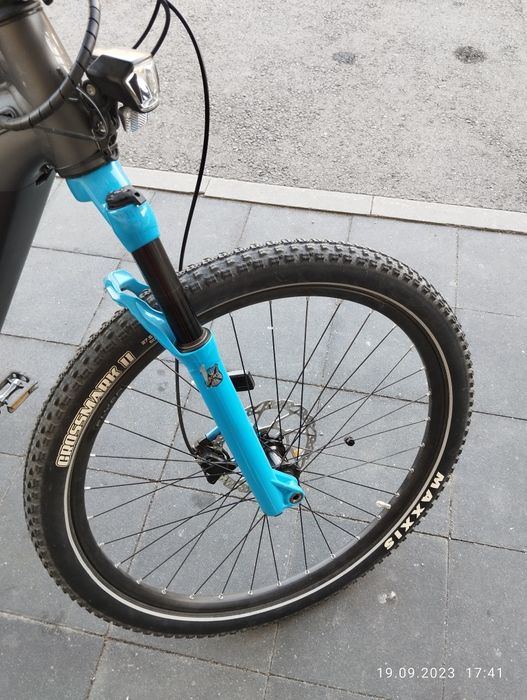 Електрически велосипед  GIANT  27.5 цола
