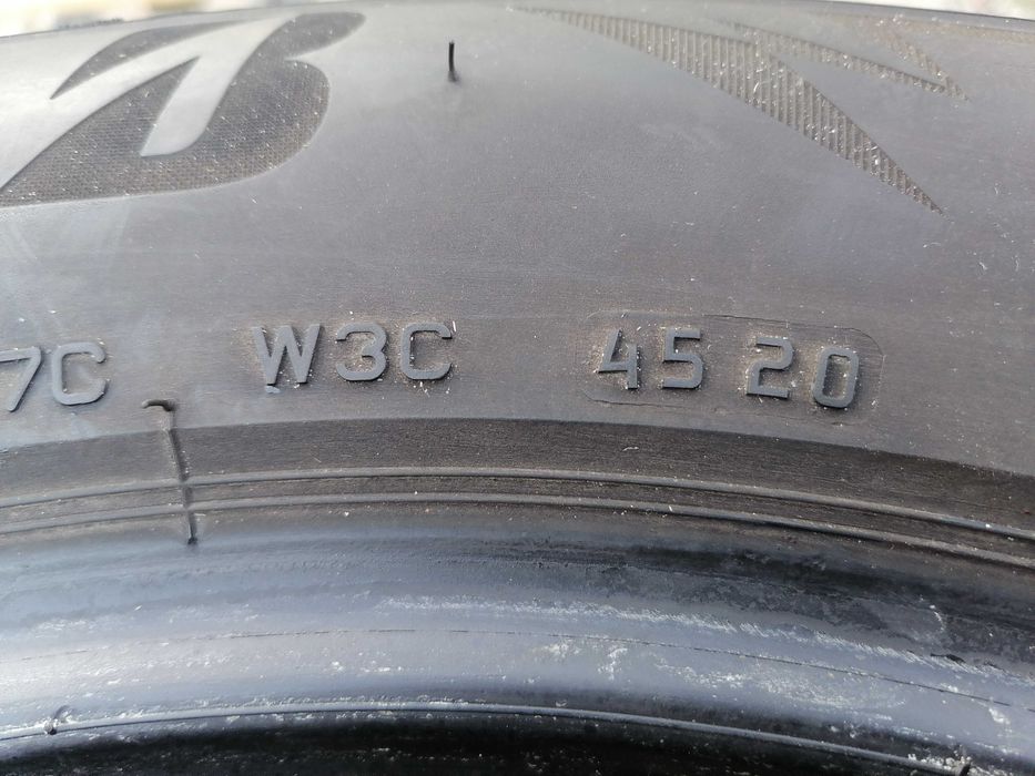 2 бр. Bridgestone Blizzak LM 005 235/55R18