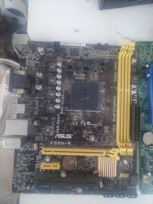 Компютър, дънни платки, Захранване за настолен компютър 
Имам налични