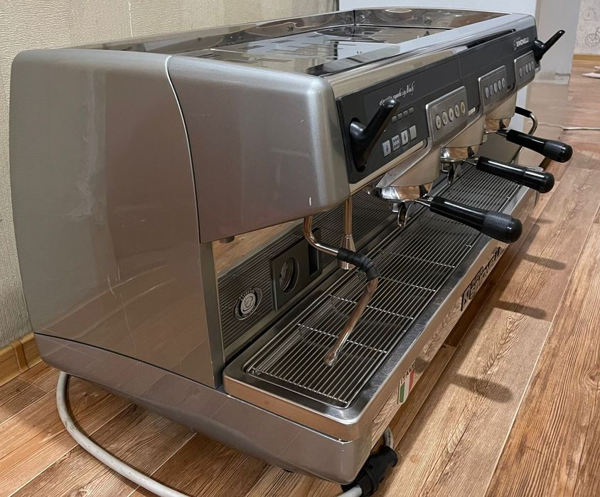 Профессиональная Кофемашина Nuova Simonelli