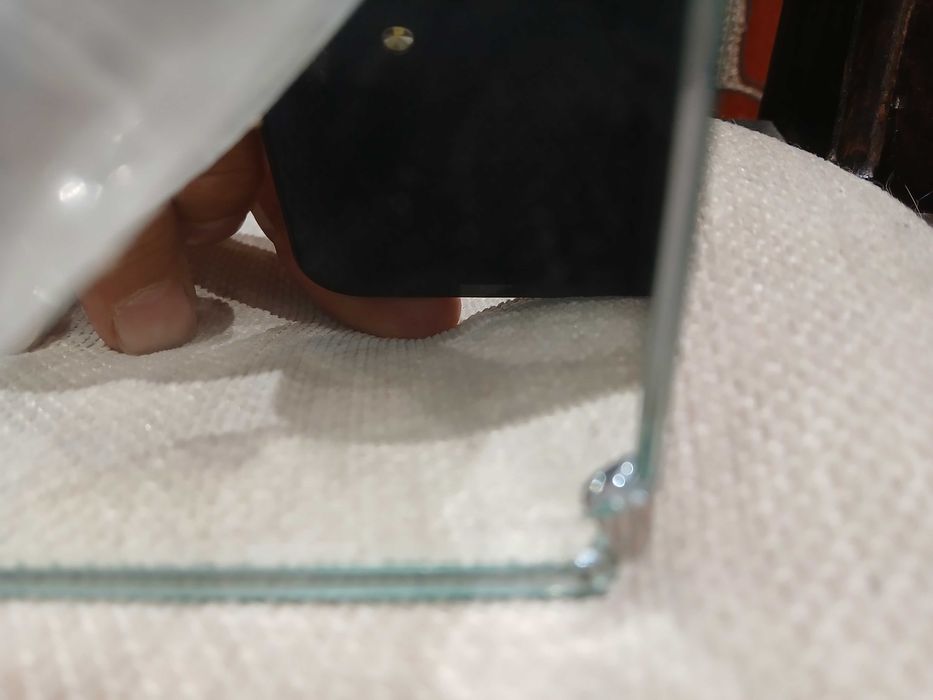 Продавам електрическо огледало за баня.