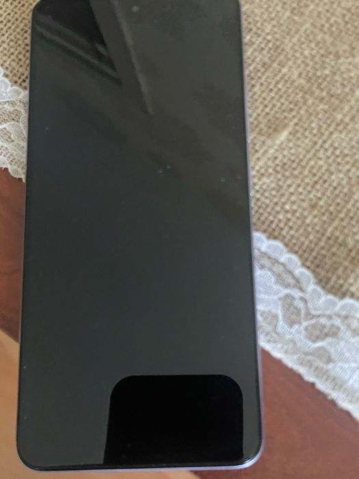 Продавам  перфектен Реалме 14t 5g/ 256/8gb. със стъклен протектор и кейс.