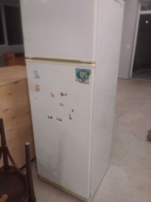 Работещ хладилник с камера