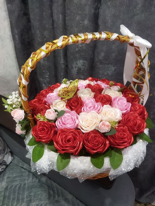 Корзина с розами
