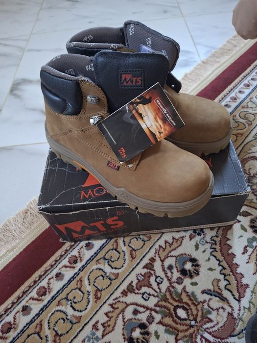 Продам рабочие ботинки