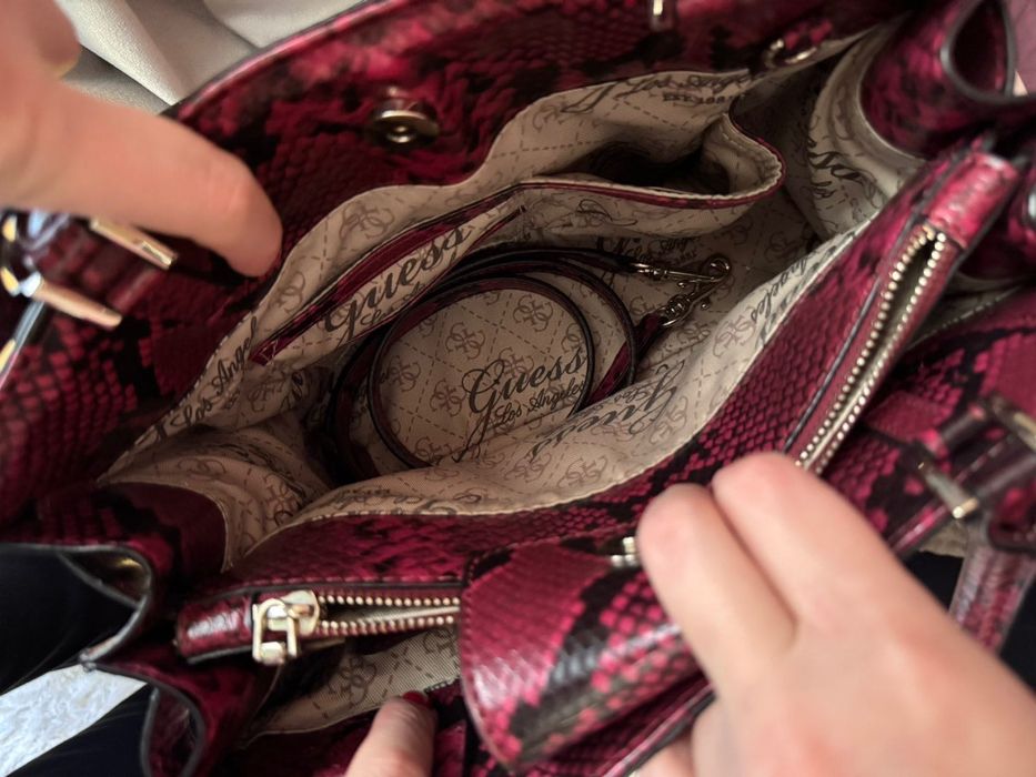 Дамска чанта Guess