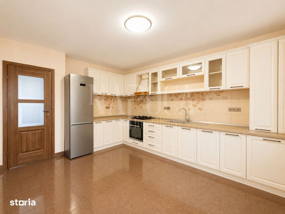 Casa 4 camere de vanzare in Floresti