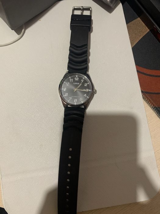 Продам новые часы Lorus