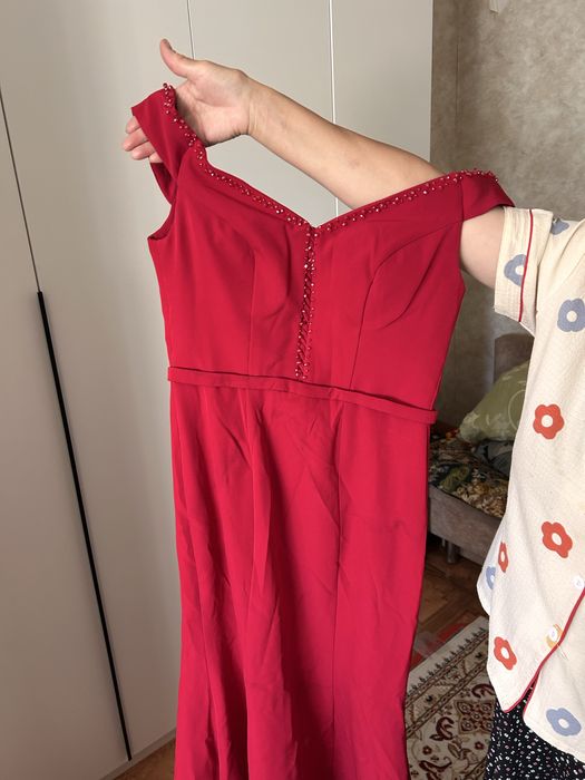 Продам красное платье