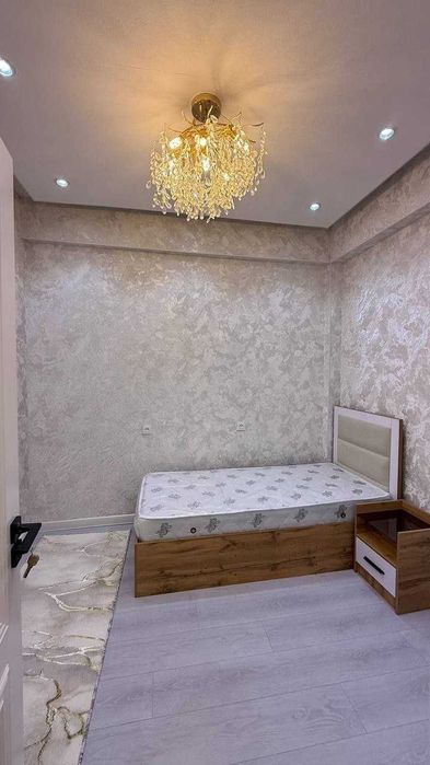 СамГаси худудида жойлашган 3 хонали квартира студия сотилади