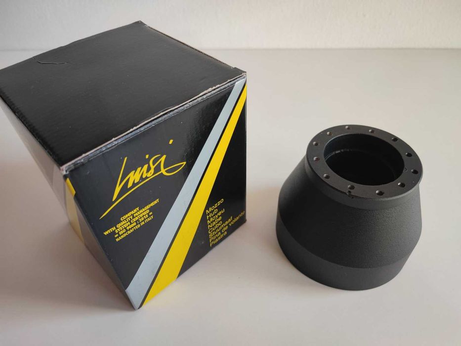 Фланец за волан БМВ Е30 Е34 Е28 Италиански Luisi главина BMW E34 E30