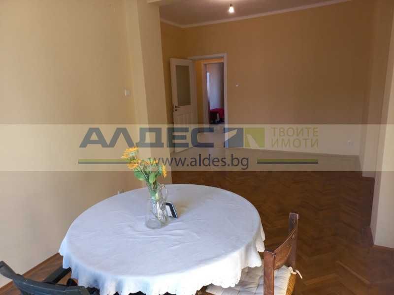 Продава се Тристаен апартамент в София, Център - 82 кв.м за 3598 €/кв.м - Снимка #3