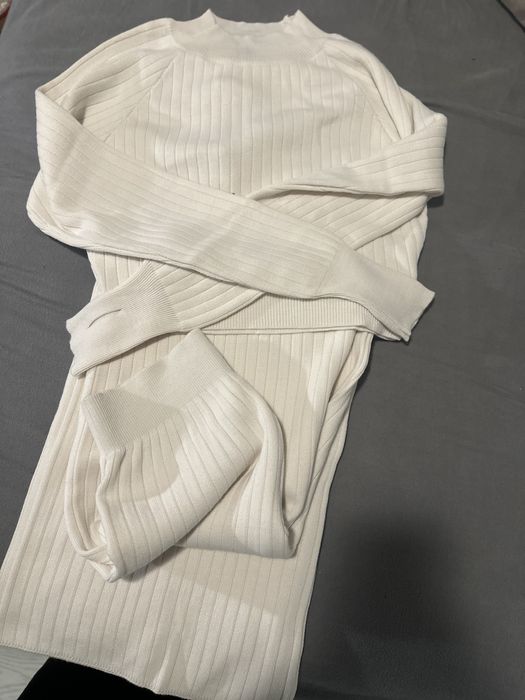 Бял стилем дамски комплект от широк панталон и блуза