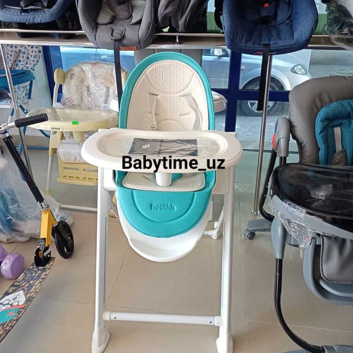 Новый. В коробке детский стульчик для кормления малыша.