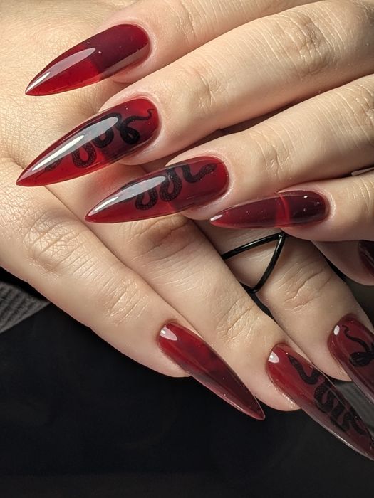 Маникюр в центре за 4000тг