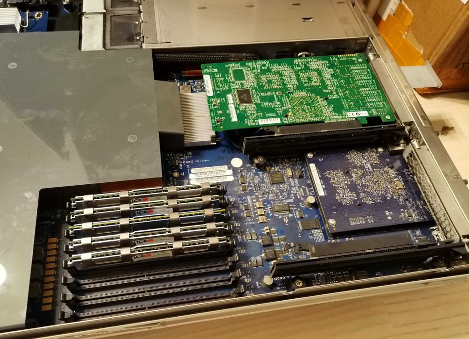 Server Apple Xserve Xeon 2.0 Quad Core A1196 EMC 2107 cu 4 Gb ram