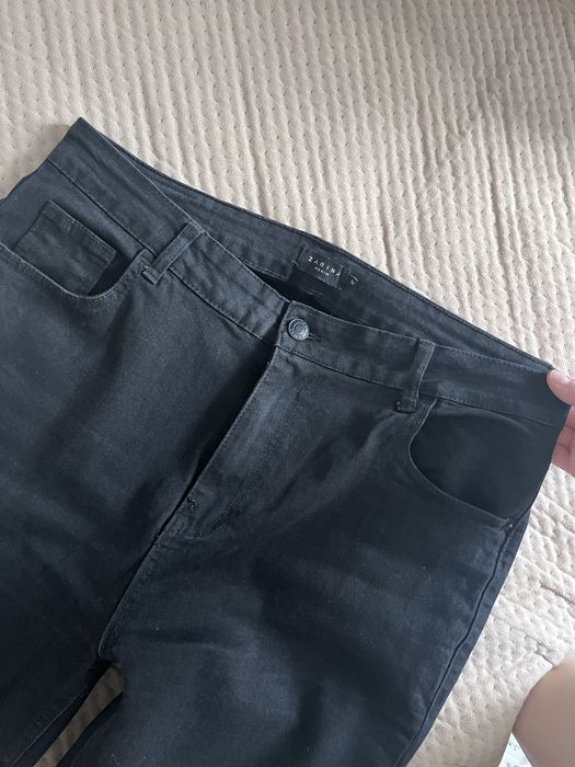 Джинсовые черные брюки