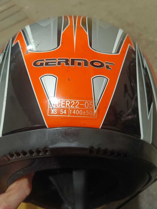 Продавам мото каска