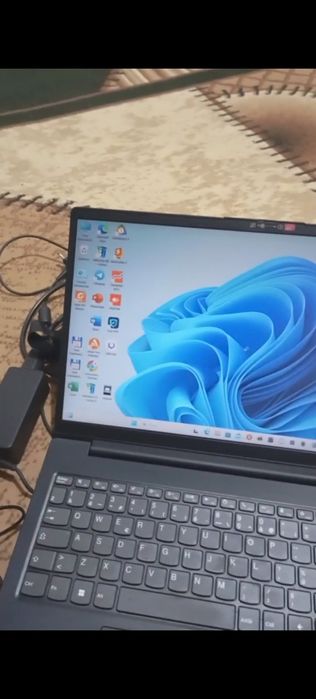 Lenova novutbuk  sotiladi