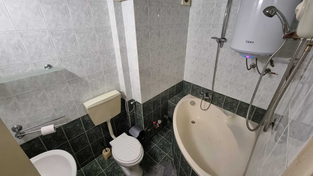 Дава се под наем Двустаен апартамент в Варна, Център - 70 кв.м за 458.49 € - Снимка #7